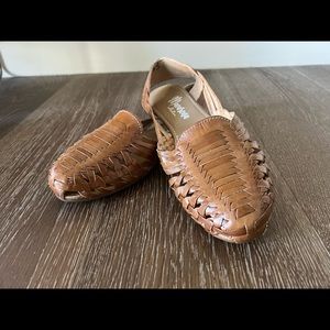 NWOB Womens size 8 huaraches
